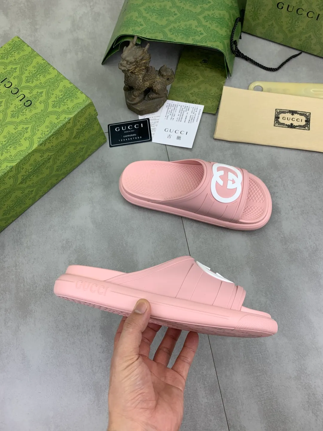 Men's Men's Shoes 💰P300💰[New Style] High Version 🎁🎁🎁 GUCCI New Year of the Snake casual slippers, original official website, perfect workmanship, transmitting a kind of noble luxury, sublimating its definition of luxury in Gucci's high-end extraordinary craftsmanship. Original Gucci double G combination outsole, code number: 35-46, complete package